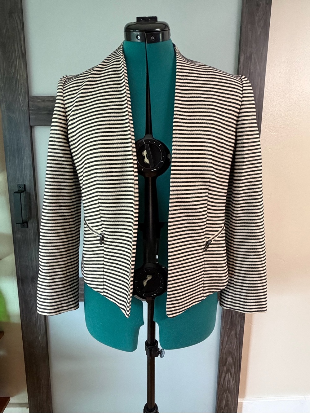 Ann Taylor Black & White Striped Open-Front Blazer 98% Cotton